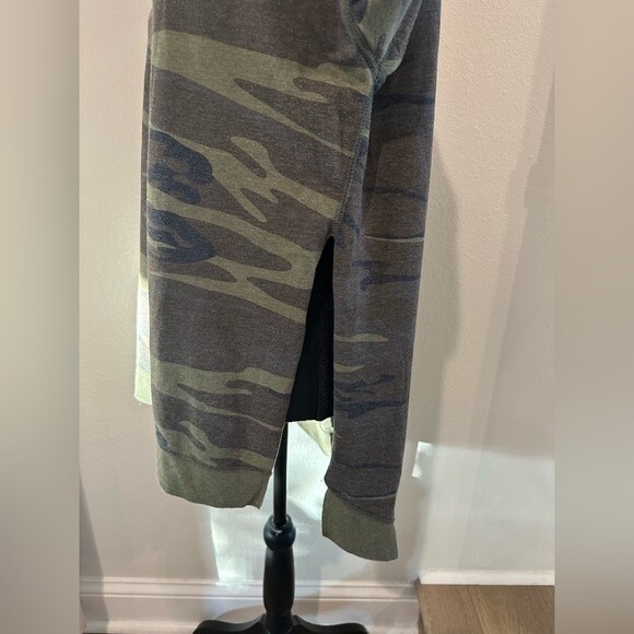 Z Supply Side Slit Cotton Blend Green Camo Weekender Pullover Size XS - Picture 7 of 12